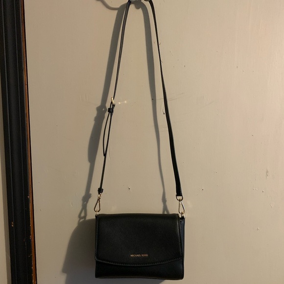 *SOLD* Black Michael Kors crossbody bag - Picture 2 of 7